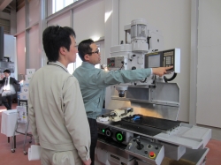 newmachineplaza_2013_02.jpg